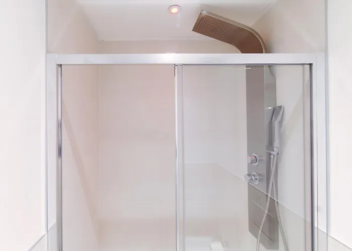 Hostini 2 - Downtown Комо