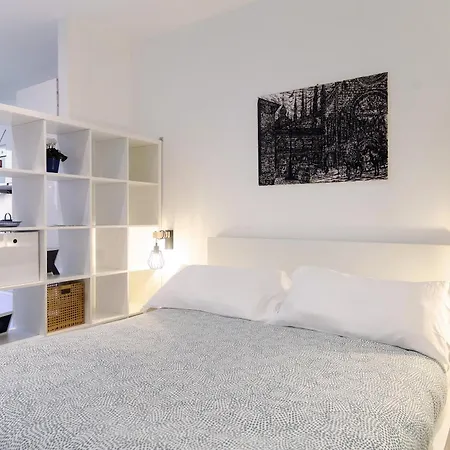 Hostini 2 - Downtown Apartament